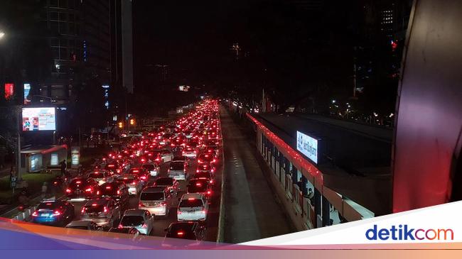 Penampakan Lalin Macet Depan GBK arah Senayan Gegara Konser Westlife