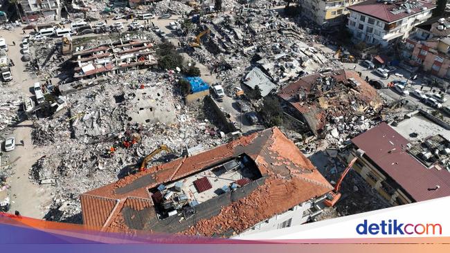 Korban Tewas Capai 33 Ribu Orang