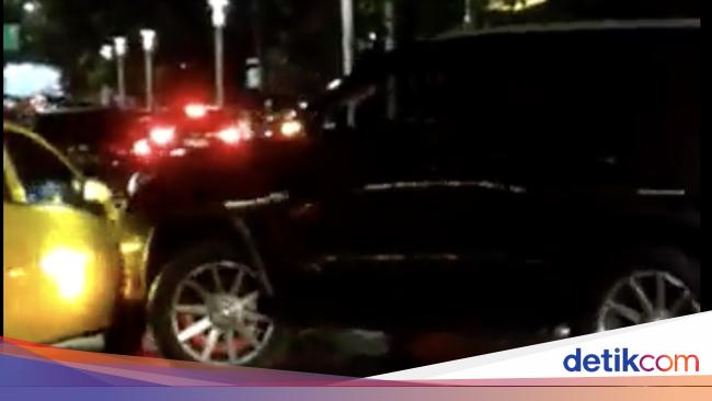 Viral Pemobil Fortuner Ngamuk Tabrak Brio, Ini Penyebab Maraknya Road Rage