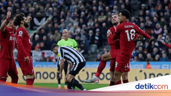 The Reds Kalahkan 10 Pemain The Toons 2-0