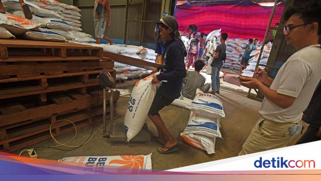 Bulog Sulit Serap Beras Petani, Andalkan Pasokan Swasta