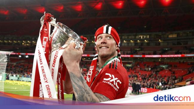 Reaksi Viral Weghorst Usai MU Rebut Trofi Carabao Cup