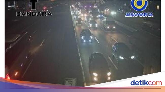 Hampir Jam 11 Malam, Lalin di Kuningan Jaksel Arah Mampang Masih Macet