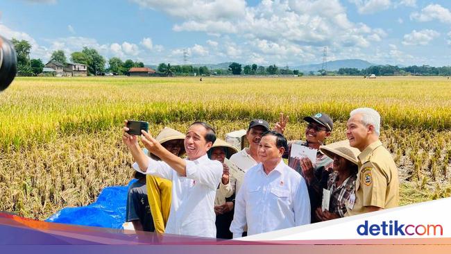 Momen Penuh Tawa, Jokowi Selfie Bareng Prabowo dan Ganjar di Kebumen