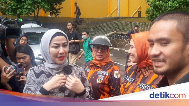 Tanpa Dipaksa Ferry, Venna Melinda Pasti Kembalikan Barang-barangnya