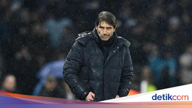 Conte Ngamuk-ngamuk, Carragher: Dia Pengin Dipecat