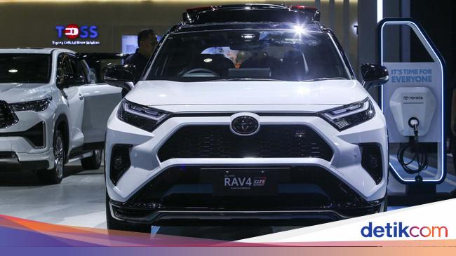 Toyota Siapkan Mobil Hybrid 'Made in Indonesia' Lagi Tahun Ini!