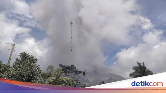 Potret Awan Panas Merapi dari Pos Pantau di Magelang