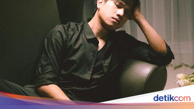 Lagu Galau Gerry Gerardo Ini Bisa Jadi Teman di Waktu Hujan