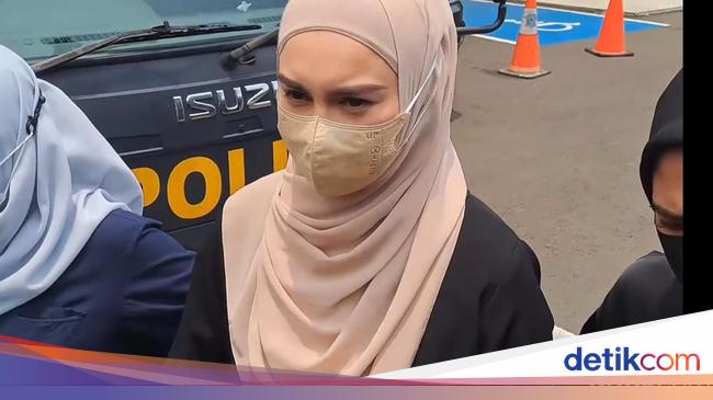 Momen Irish Bella Jenguk Ammar Zoni Jelang Putusan Rehabilitasi