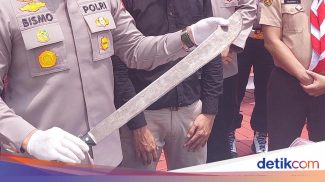 Penampakan Golok Gobang yang Dipakai Pelaku Bacok Pelajar di Pomad Bogor