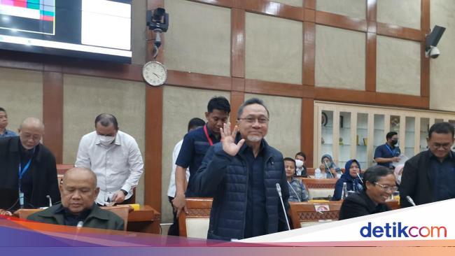 Zulhas Jawab Anggota DPR Kritik Impor KRL Bekas, Begini Katanya