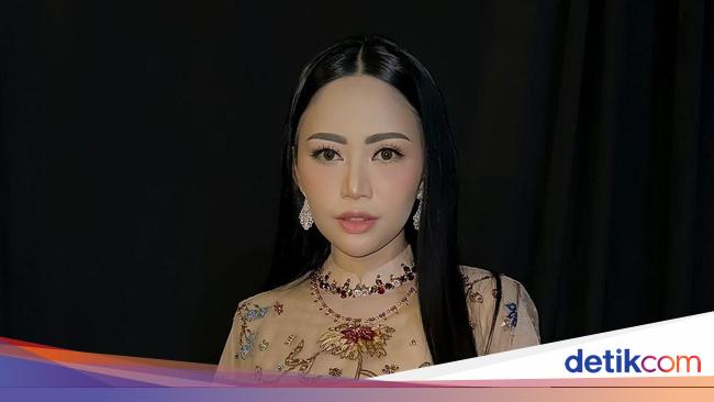 Rachel Vennya Melenggang di Catwalk, Kegirangan Ditonton Anak