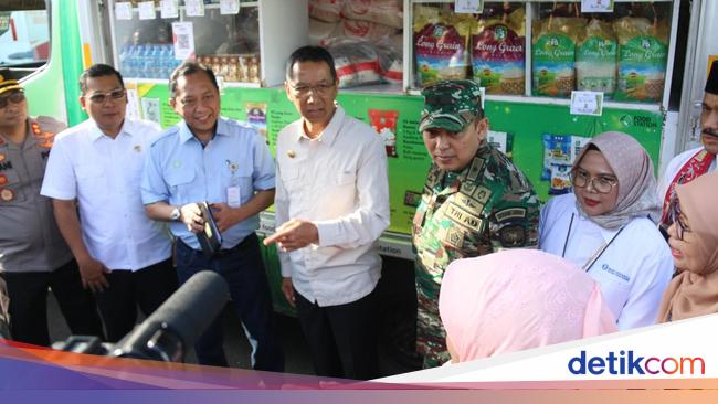 Heru Budi Tinjau Distribusi Pangan untuk Pasar Murah Ramadan