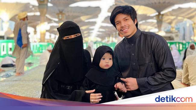 Berkah Umrah Aurel Hermansyah-Atta Halilintar: Ameena Bisa Jalan!