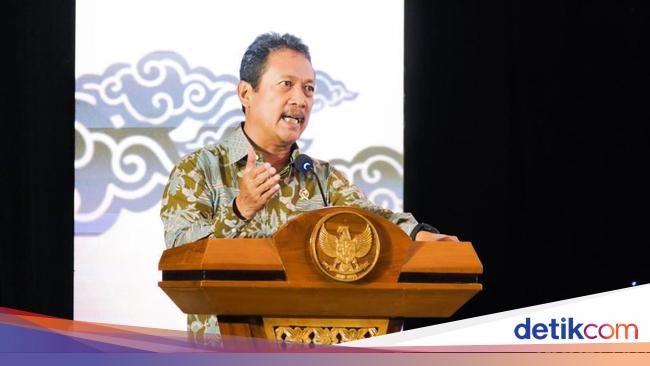 Menteri KKP Jadi Tokoh Penggagas Ekonomi Biru detikcom Awards 2023