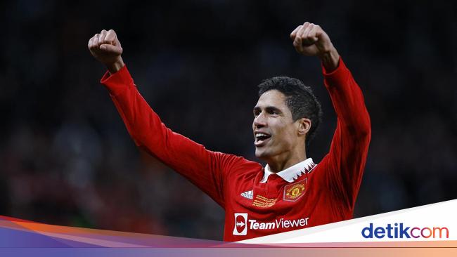 Varane Buka Peluang Pensiun di MU