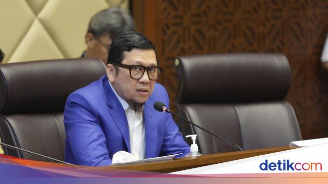 Komisi II DPR Tegur KPU Karena Komentari Aturan Caleg Terpilih Maju Pilkada