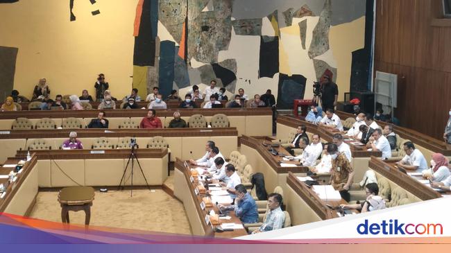 Komisi II DPR dan Mendagri Bahas RUU Provinsi Sumut hingga Bali