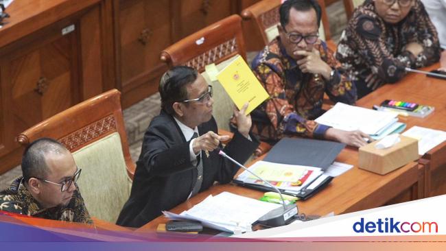 Rapat Bareng Mahfud, Anggota DPR Singgung Menteri Suka Debat Kena Reshuffle