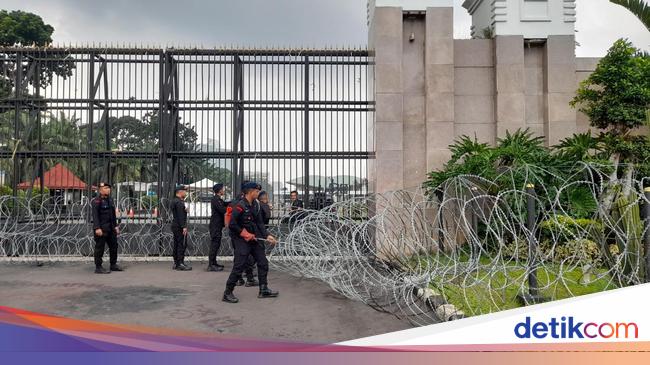 1.400 Polisi Amankan Demo UU Ciptaker di Depan DPR, Lalin Masih Normal