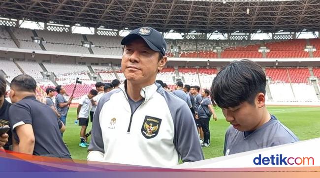 Shin Tae-yong Akui Tertarik Pemain Keturunan Indonesia di Swansea Shin Tae-yong Akui Tertarik Pemain Keturunan Indonesia di Swansea