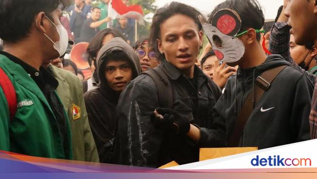 Jefri Nichol Dipuji dan Dihujat Turun ke Jalan Demo Tolak UU Cipta Kerja