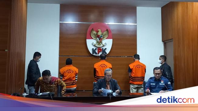 KPK Tetapkan Bupati Meranti-Kepala BPKAD-Auditor BPK Riau Jadi Tersangka