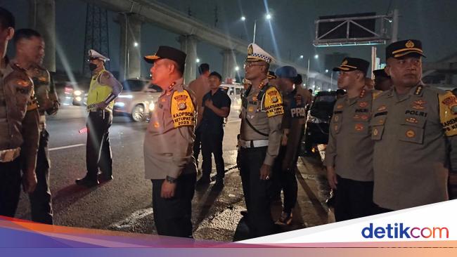 Tinjau Arus Mudik Tol Cikunir, Kapolda Metro: Masih Tanpa Hambatan