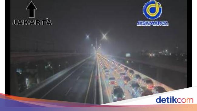 Tol Layang MBZ Arah Cikampek Masih Macet, Ini Titiknya