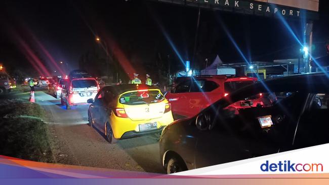 Exit Tol Merak Padat Pemudik, Polisi Terapkan Skema Delay di Rest Area