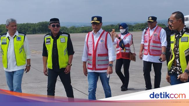 Tiba di Semarang, Menhub Budi Tinjau Stasiun dan Jalan Tol H-1 Lebaran