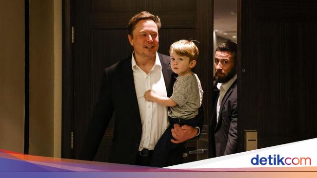 Pemandangan Langka Elon Musk Gendong Anaknya X AE A-XII