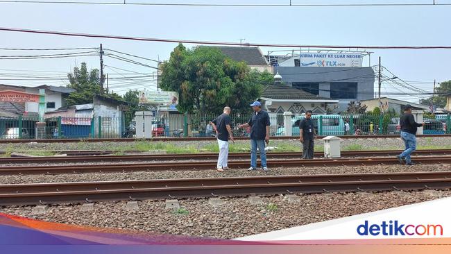 Jenazah Kasat Narkoba Polres Jaktim Dibawa ke RS Polri untuk Visum