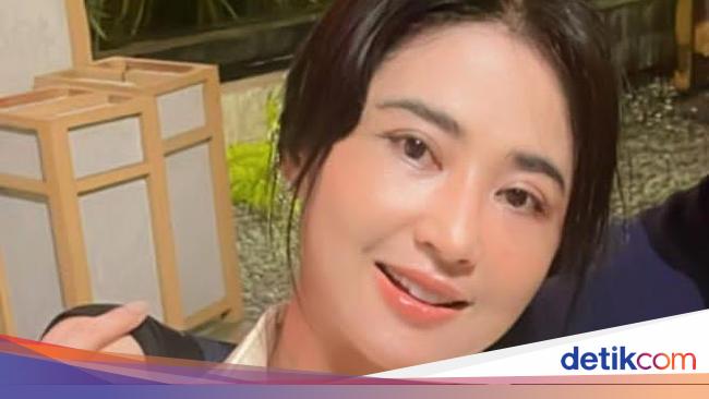 Ditemani Kekasih, Dewi Perssik Ucapkan Doa Untuk Angga Wijaya yang Baru Menikah