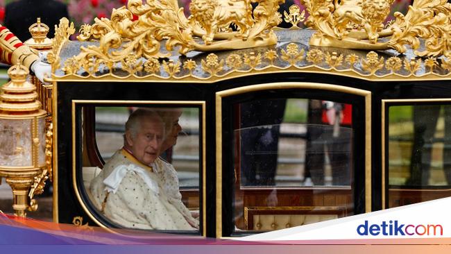 Raja Charles III Kembali ke Buckingham Palace Usai Upacara Penobatan