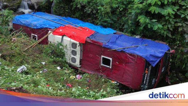 Detik-detik Ngeri Bus Masuk Jurang di Guci Tegal Berujung Maut