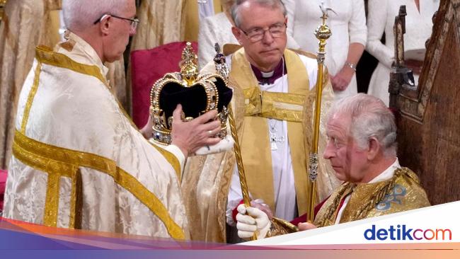 Gegap Gempita dan Protes saat Penobatan Raja Charles III