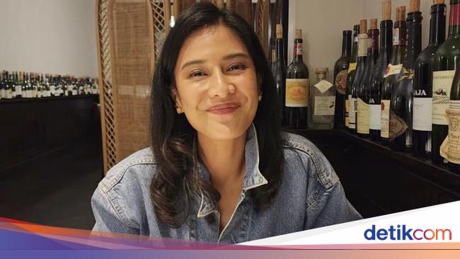 Cerita Dian Sastro Doyan Koleksi Barang Antik