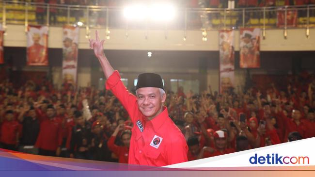 Elektabilitas Ganjar 35,9%, Ungguli Prabowo & Anies