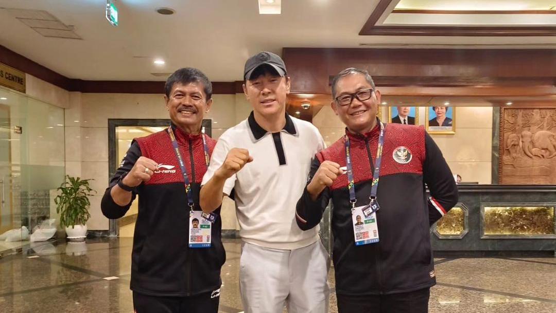 Shin Tae-yong Foto Bareng Indra Sjafri Dan Timnas U-22: Kerja Bagus