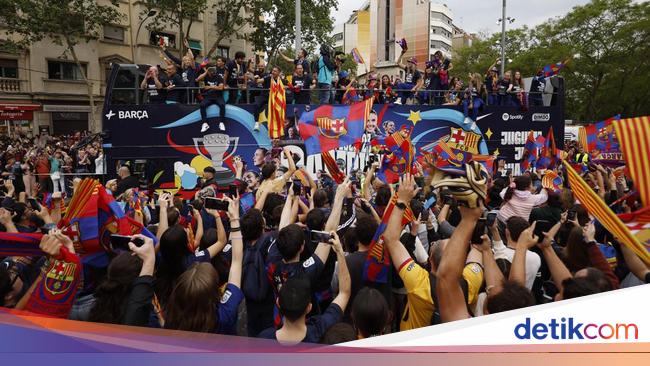 Nama Lionel Messi Menggema di Pesta Juara Barcelona