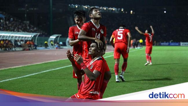 Kursi Kondangan Jadi Saksi Indonesia Rayakan Emas SEA Games 2023