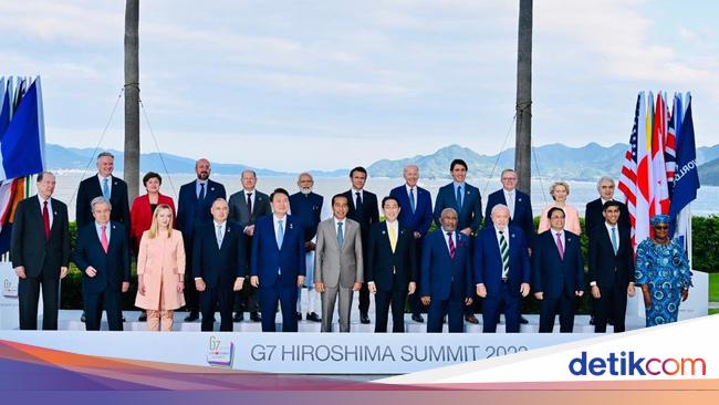 Sesi Foto KTT G7, Jokowi di Barisan Depan Diapit PM Jepang-Presiden Korsel