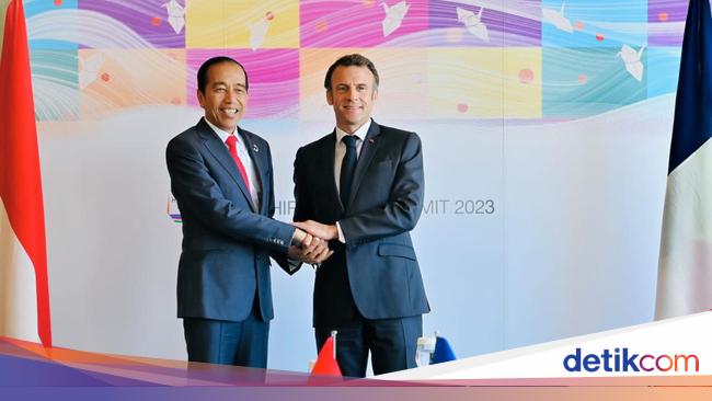 'Kopi Darat' Bareng Macron, Jokowi Dorong Kerja Sama BUMN RI-Prancis