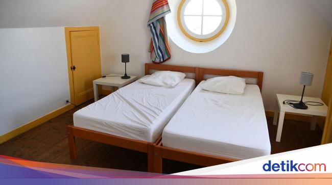 Tips dari Pramugari: Lempar Botol ke Kolong Kasur Hotel, Buat Apa?