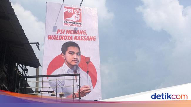 PSI Pasang Baliho 'Wali Kota Kaesang' di Margonda Depok