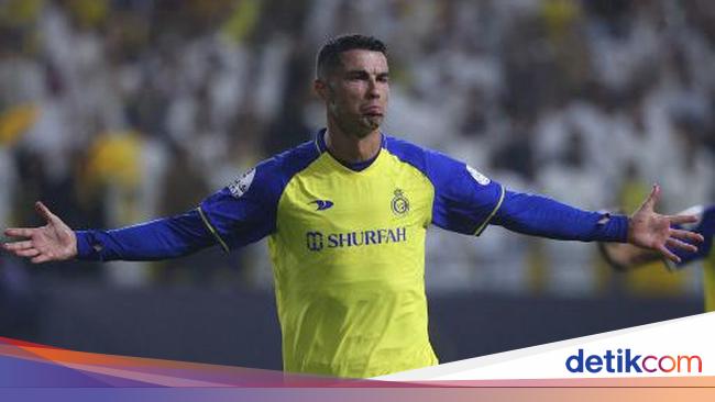 Ronaldo Kalahkan Messi dan Bikin Rekor