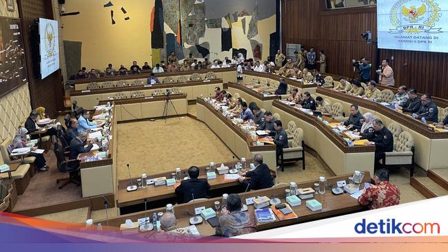 Komisi II DPR Rapat Malam Bahas RAPBN 2024 Bareng Mendagri hingga KPU