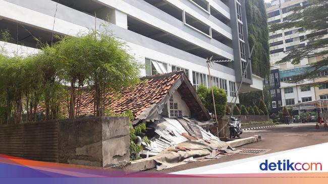 Kok Bisa Ada Rumah Dijepit Apartemen Mewah di Jakarta? Ini Kata Pemprov